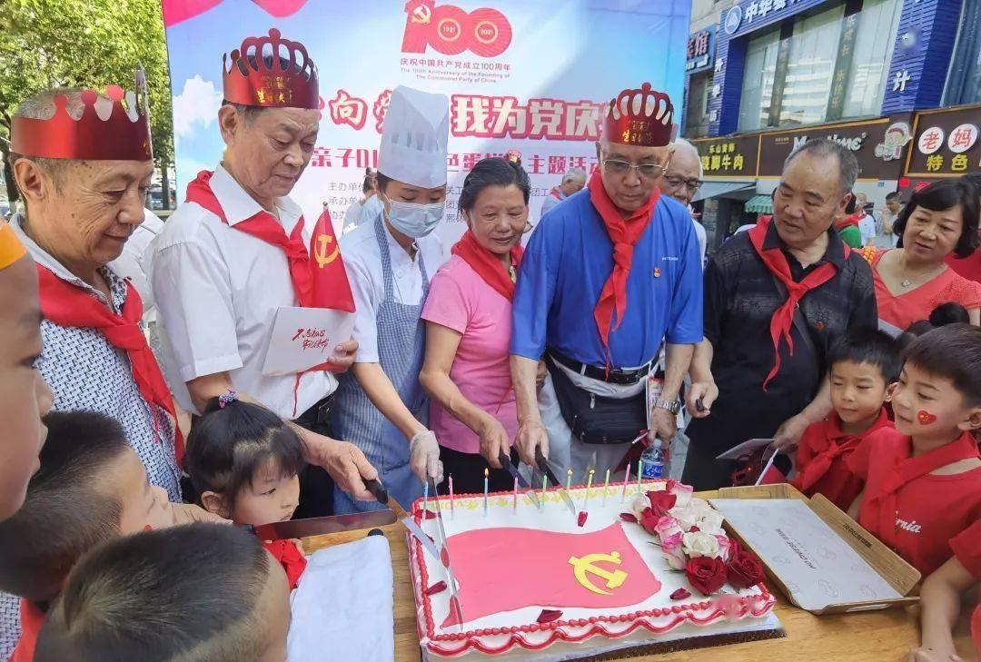 张家界国家森林公园(武陵源景区)成“琉璃世界”